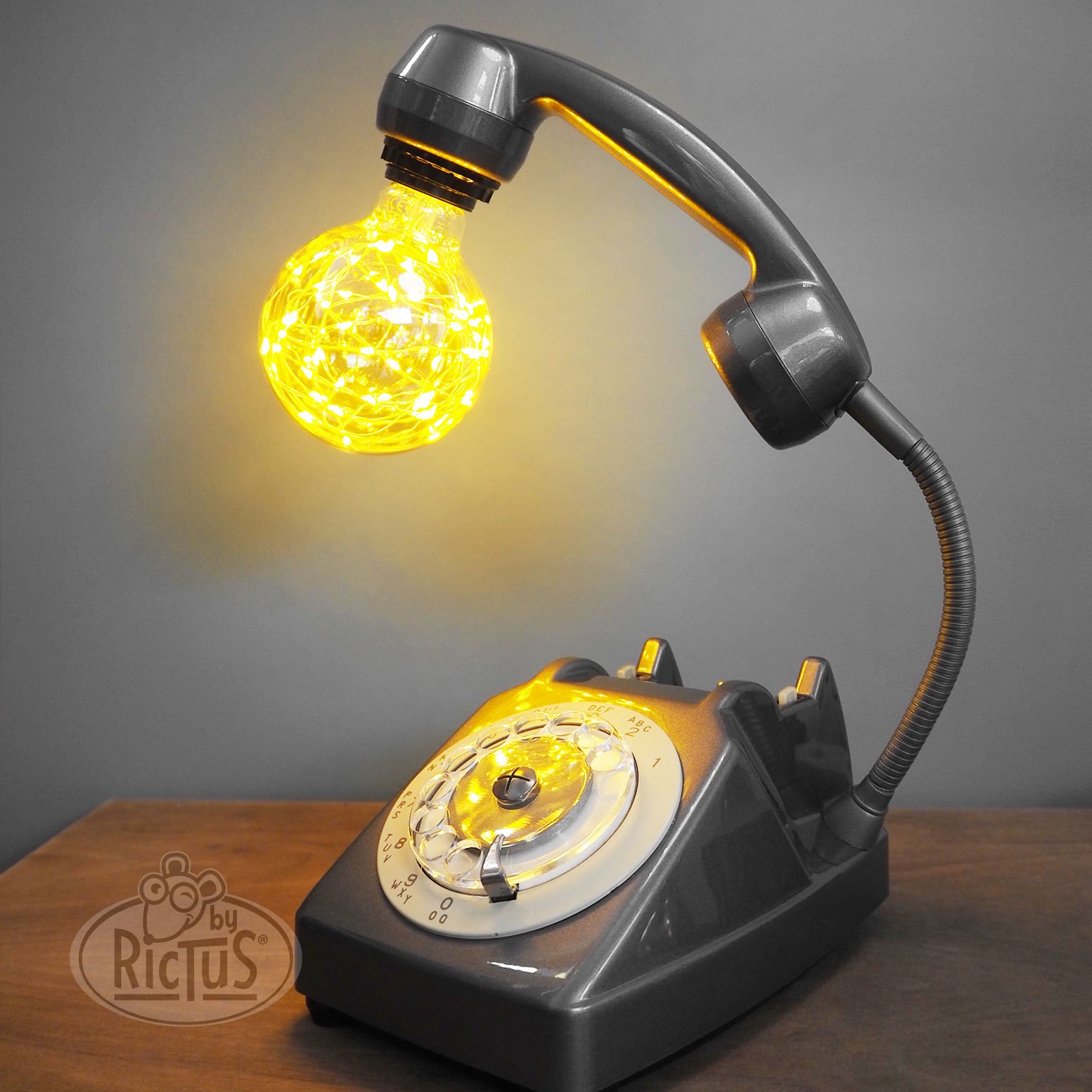 Lampe téléphone gris vintage