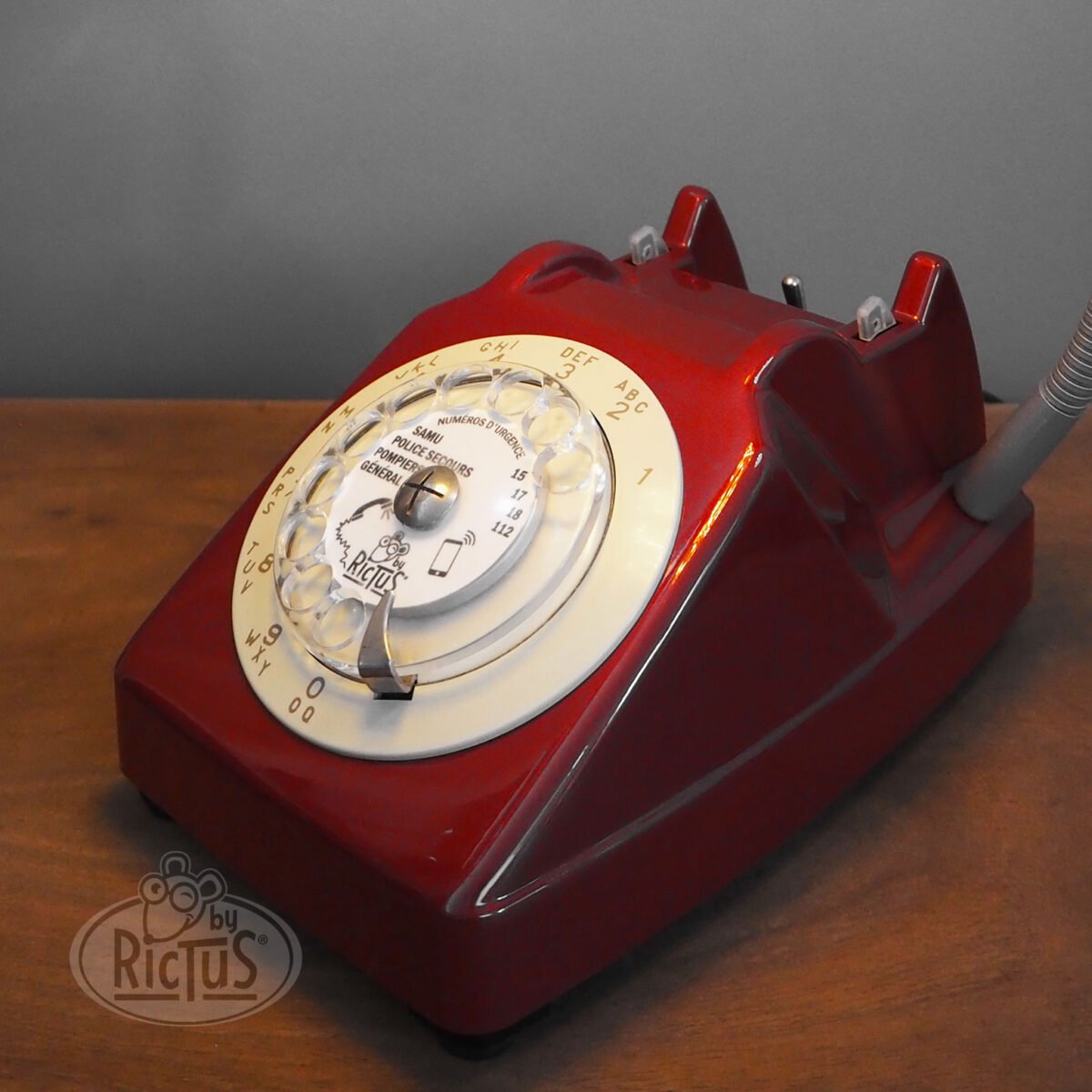 Telephone Rouge 02