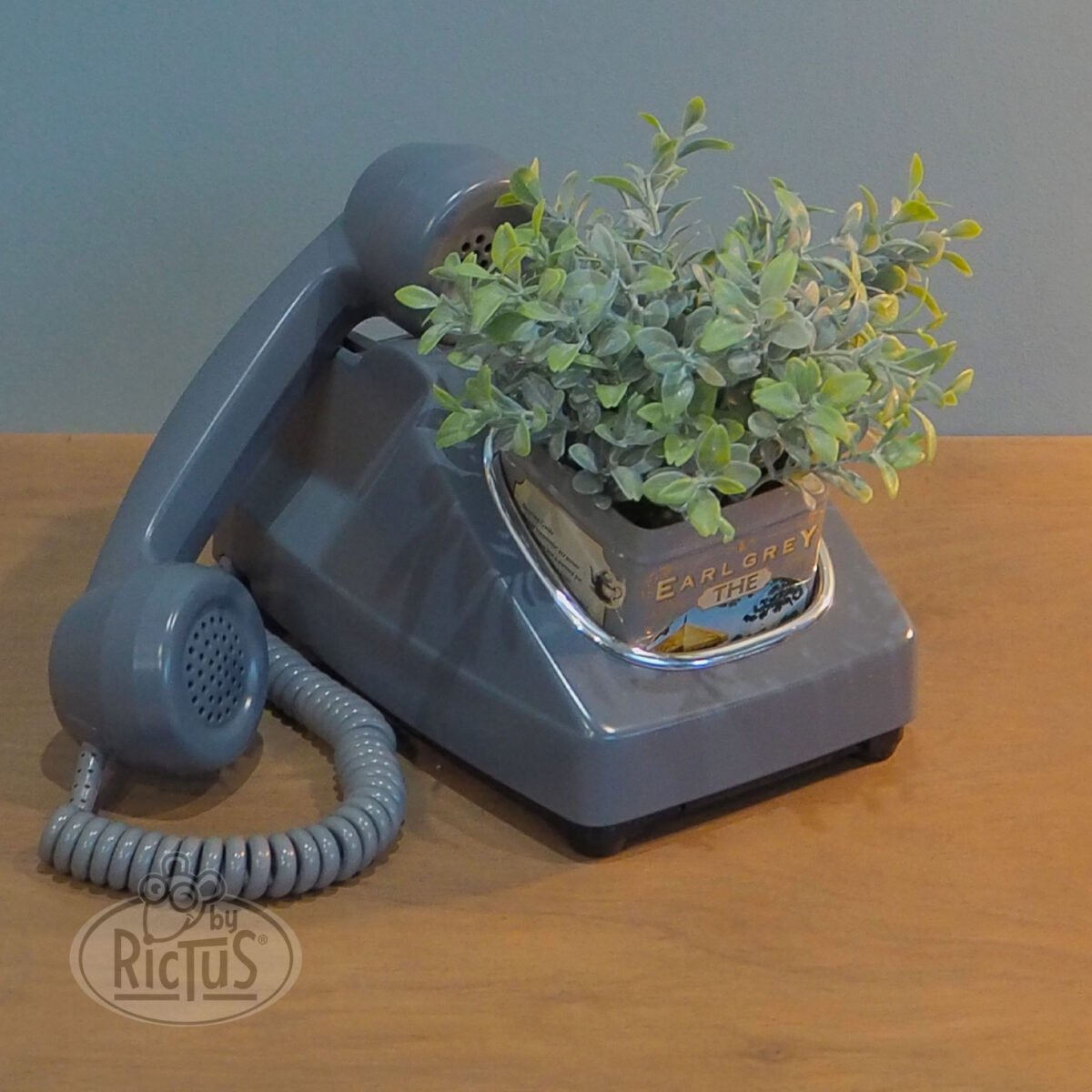 Cache-pot téléphone gris